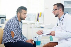 man and doctor discussing how long does painkiller withdrawal last
