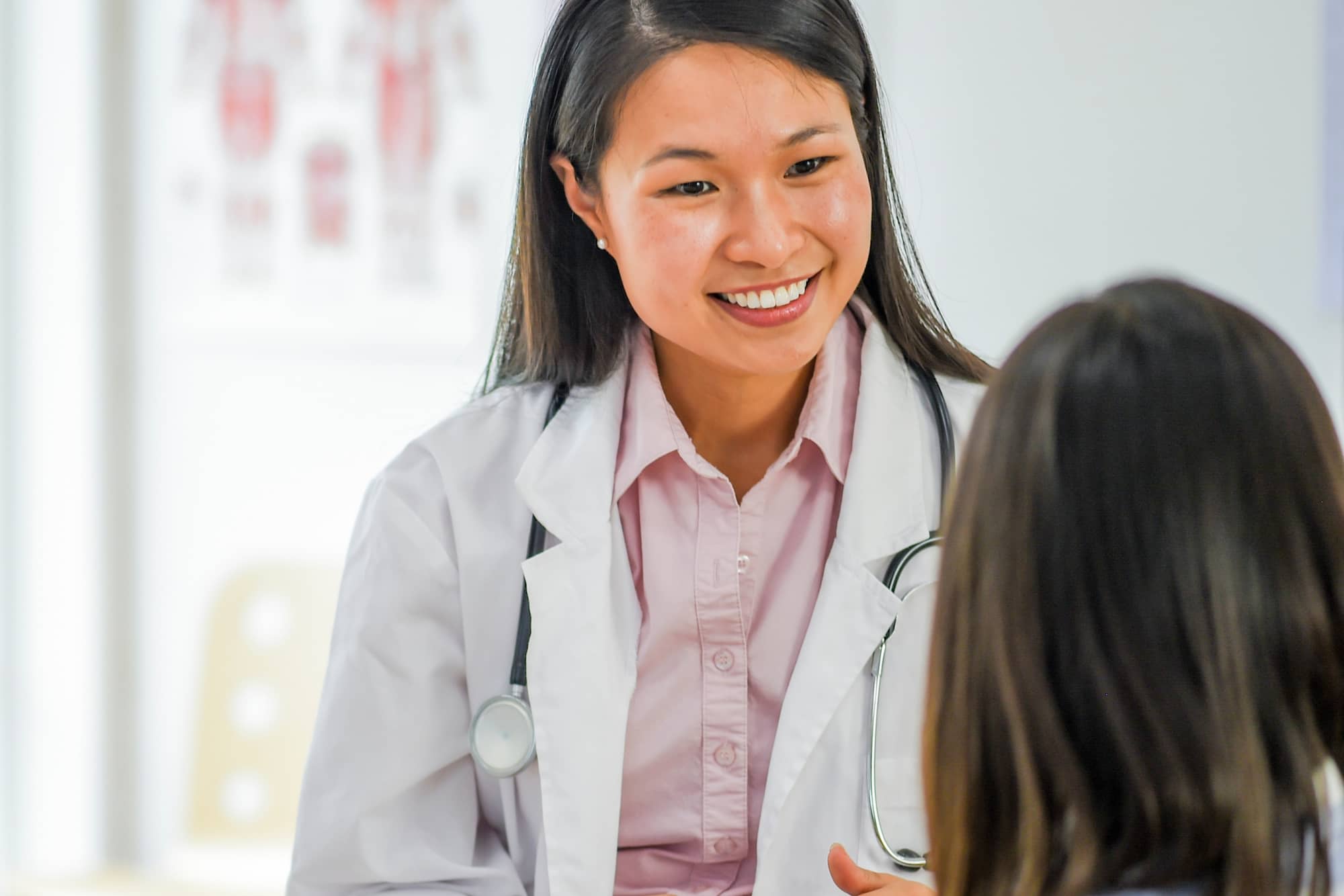 A female doctor speaking with a patient about alcoholic hepatitis 